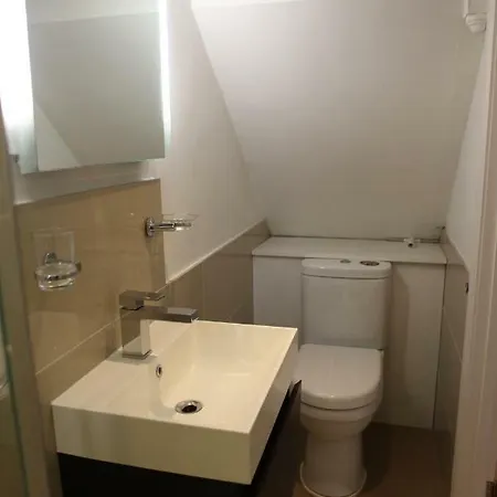 Belgrave Apartment *